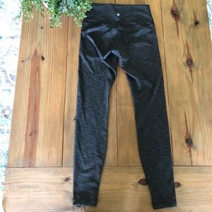 Like-New Lululemon WunderUnder HighRise, size 6